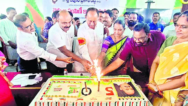 పాడి గేదె.. ఎకరం భూమితో సమానం