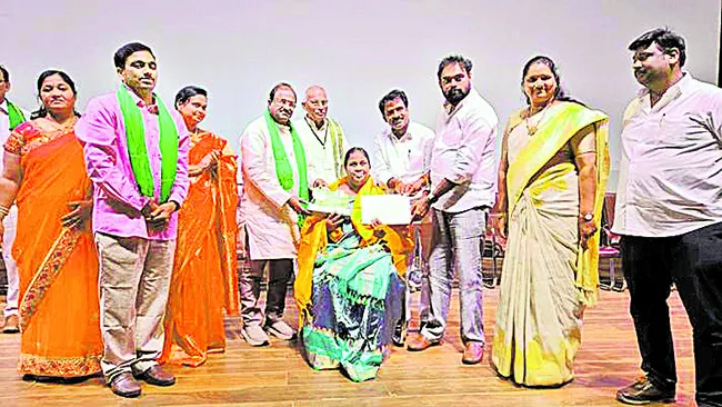బాధితులకు ప్రభుత్వం  అండగా ఉంటుంది 

