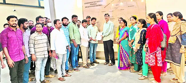 సమస్యలు పరిష్కరించకపోతే సమ్మె తప్పదు