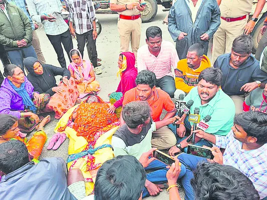 వరదలో కొట్టుకుపోయిన వ్యక్తి.. 