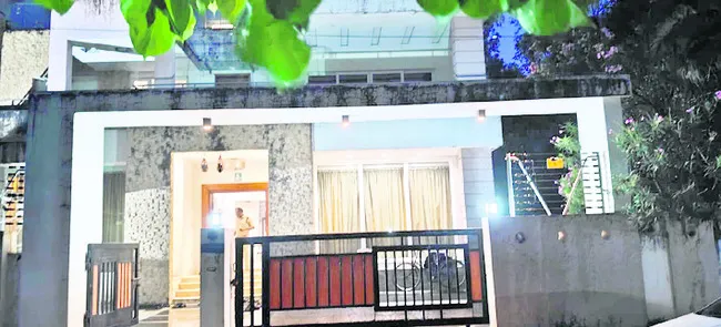 తణుకులో భారీ చోరీ 