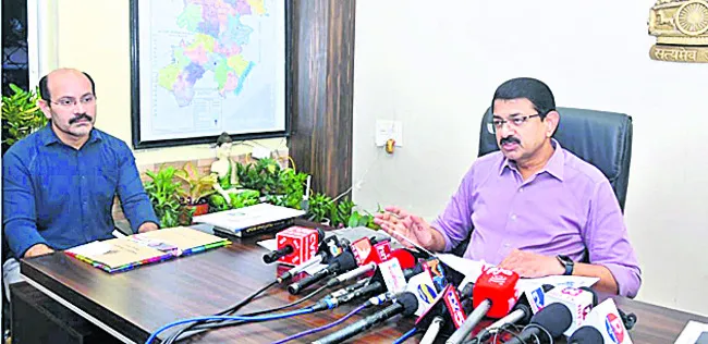244 స్టాల్స్లో ఎస్హెచ్జీ ఉత్పత్తుల ప్రదర్శన