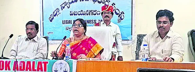 శాశ్వత లోక్‌ అదాలత్‌ను వినియోగించుకోండి