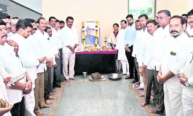 బాపూజీ ఆశయ సాధనకు కృషి చేయాలి 