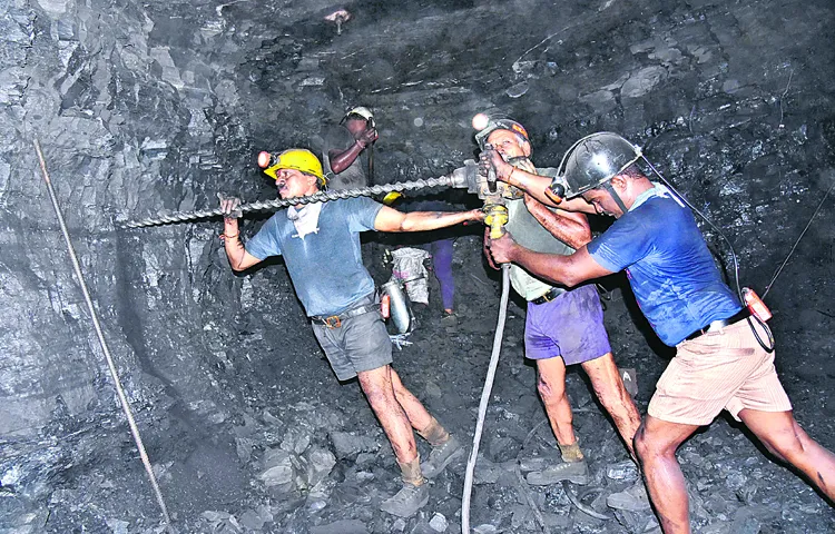 సింగరేణి లాభాల వాటాలో ‘శ్రీరాంపూర్‌’ ఫస్ట్‌