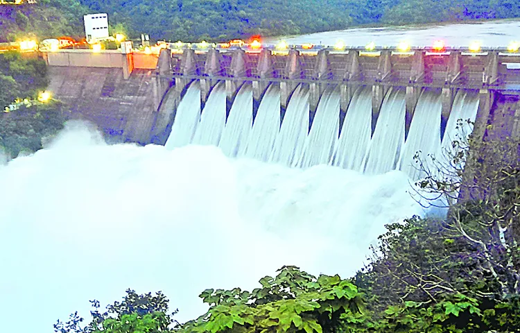శ్రీశైలం ప్రాజెక్టుకు రికార్డు వరద 