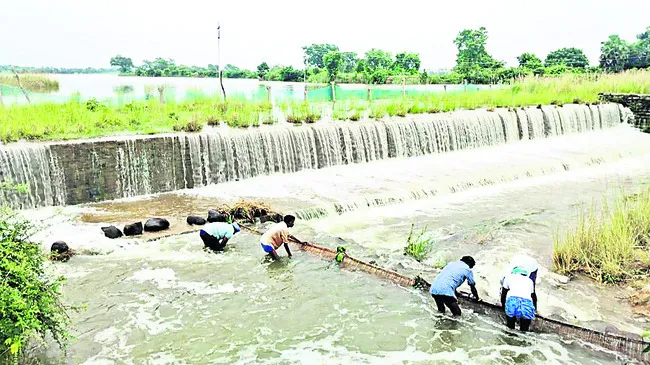 875 చెరువుల మత్తడి! 