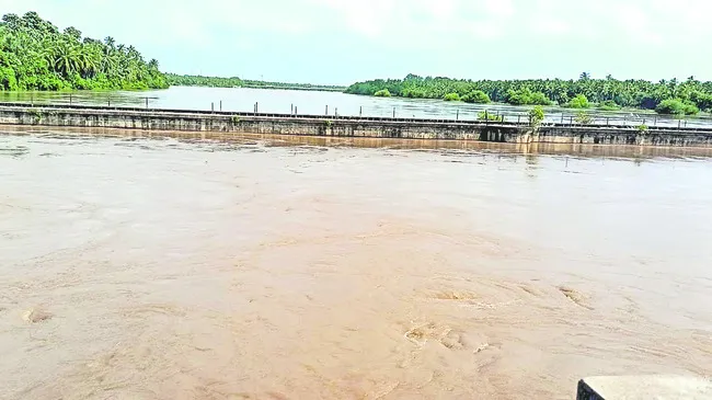 కాజ్‌వేలపై వరద