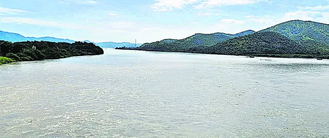 సోమశిలకు 24,833 క్యూసెక్కుల వరద 