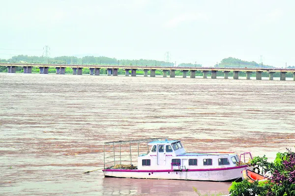 గోదావరి దోబూచులాట