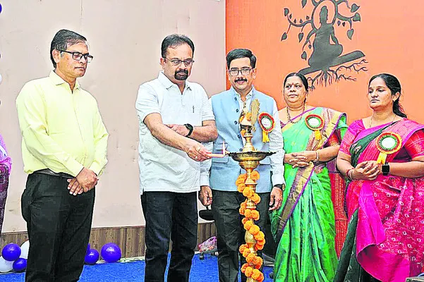 నైపుణ్యాలతోనే ఉపాధి అవకాశాలు 