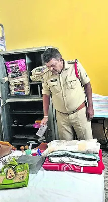 తాళం వేసిన ఇంట్లో చోరీ