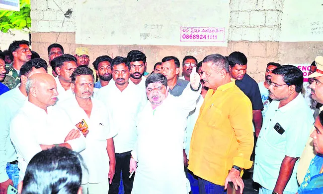 బస్టాండ్‌కు మరమ్మతు చేయాలి