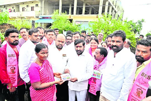 హామీలను గాలికొదిలేసిన కాంగ్రెస్‌
