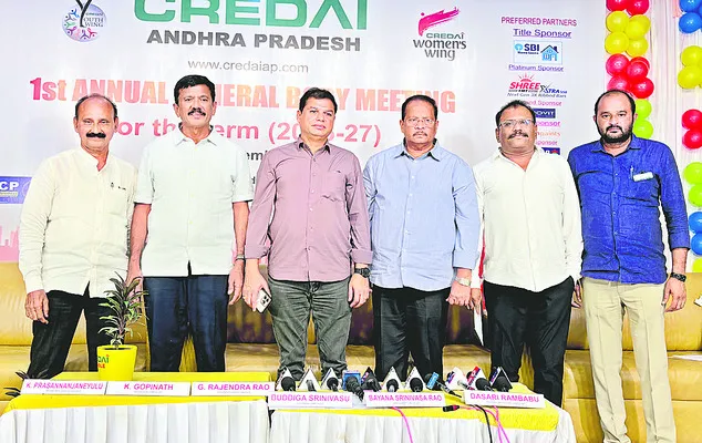 మధ్యతరగతికి అందుబాటులో భవనాల నిర్మాణం