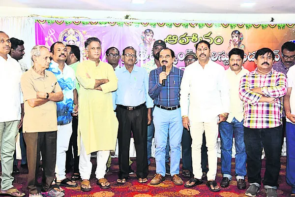 జర్నలిస్టుల సంక్షేమానికి దృష్టి సారించాలి 