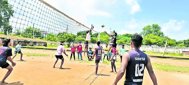 జిల్లాస్థాయి వాలీబాల్‌ పోటీలు