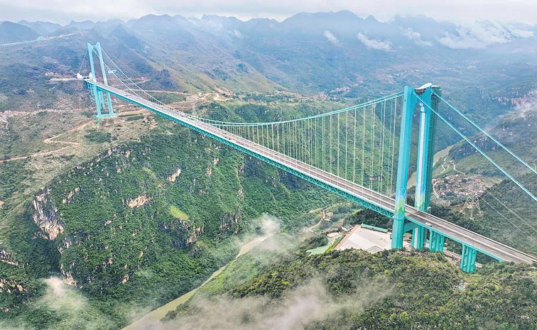 World tallest bridge opens to traffic in southwest China