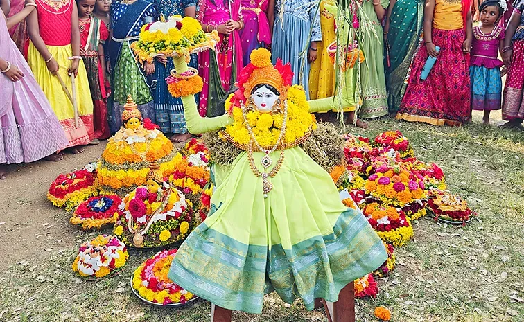 Sakshi Editorial On Dussehra Bathukamma Festival