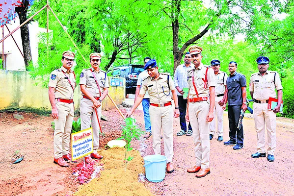 ప్రజలకు సులభంగా సేవలు
