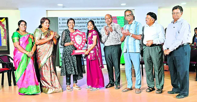 విద్యతోనే ఉత్తమ భవిష్యత్
