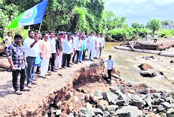 రోడ్లు, వంతెనలు నిర్మించాలి..