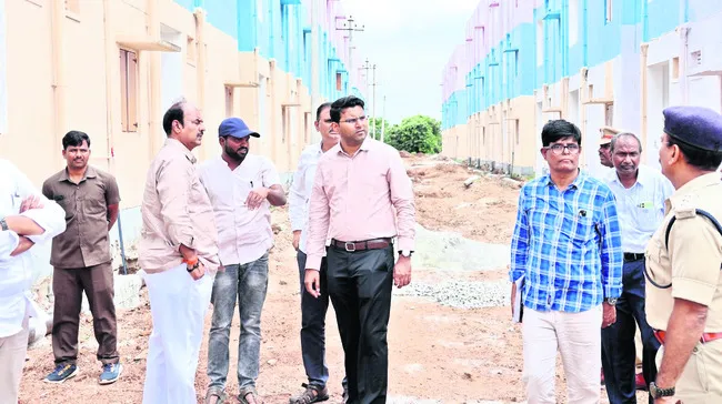 లబ్ధిదారులకు డబుల్బెడ్రూం ఇళ్లు