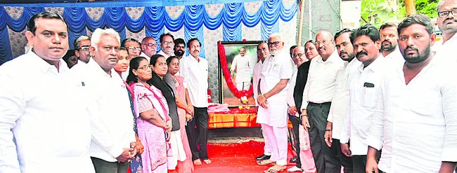 జిల్లా కోర్టులో ఘనంగా వైఎస్సార్ వర్ధంతి