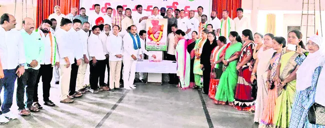 వైఎస్‌ రాజశేఖరరెడ్డికి ఘన నివాళి