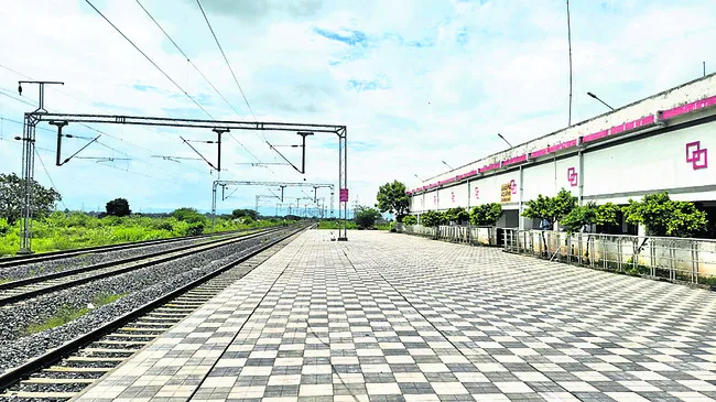 సారూ.. ఇటు చూడరూ