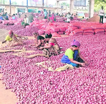 గ్రేడింగ్ పేరుతో రైతుకు అన్యాయం