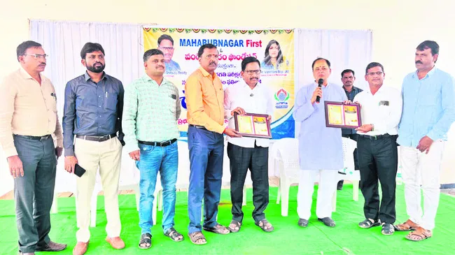 భాషా పండితుల పాత్ర కీలకం: ఎమ్మెల్యే