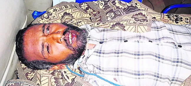 కార్పెంటర్ ఆత్మహత్య