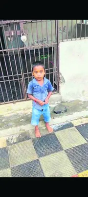 బాలుడిని గదిలో ఉంచి.. తాళం వేసిన అంగన్వాడీ టీచర్