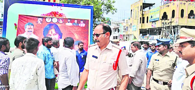 జనసేన కార్యకర్తల అతి