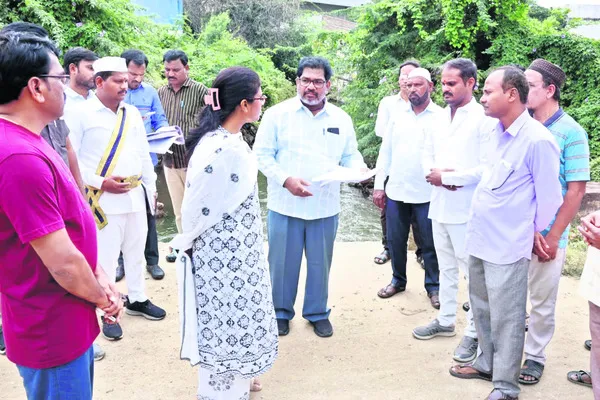 రోడ్ల మరమ్మతుకు చర్యలు: కలెక్టర్‌ 