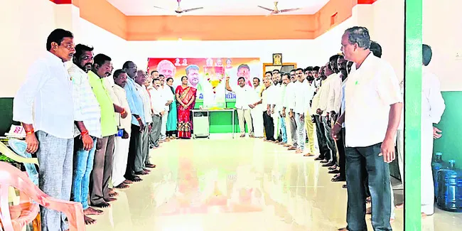 వైఎస్సార్కు ఘన నివాళి