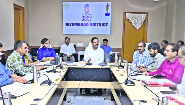 అభివృద్ధి పనులను పూర్తి చేయాలి