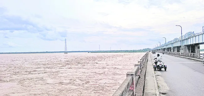 శాంతించిన వరద గోదావరి