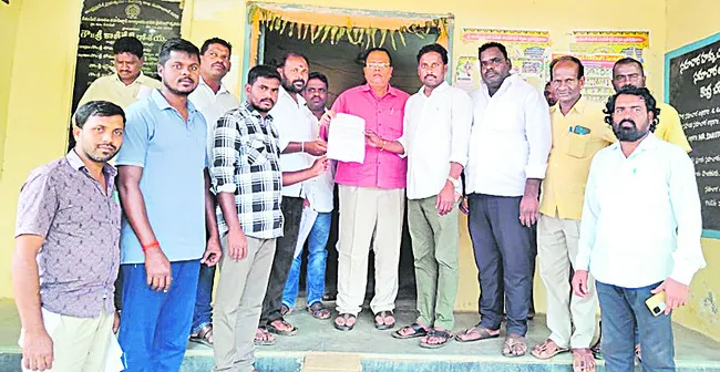 మట్టి తొలగించాలని ఫిర్యాదు