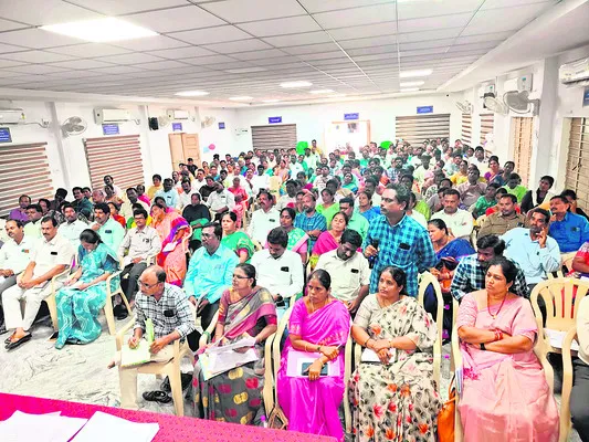 పొదుపు సంఘాలకు రుణాలు