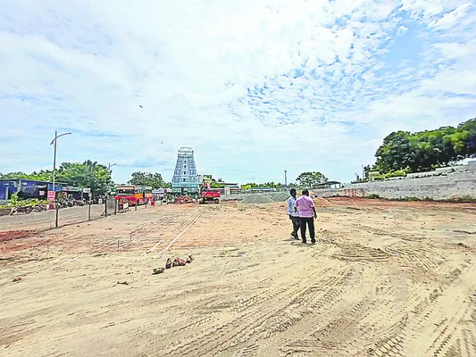 రత్నగిరిపై తీరనున్న భక్తుల కష్టాలు