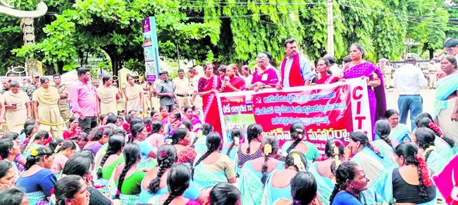 డీలా పడ్డ అంగన్వాడీలు