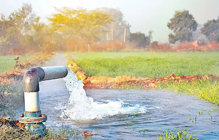 ఉబికొచ్చిన భూగర్భ జలాలు
