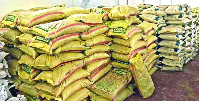 యూరియా కోసం ఎదురుచూపే
