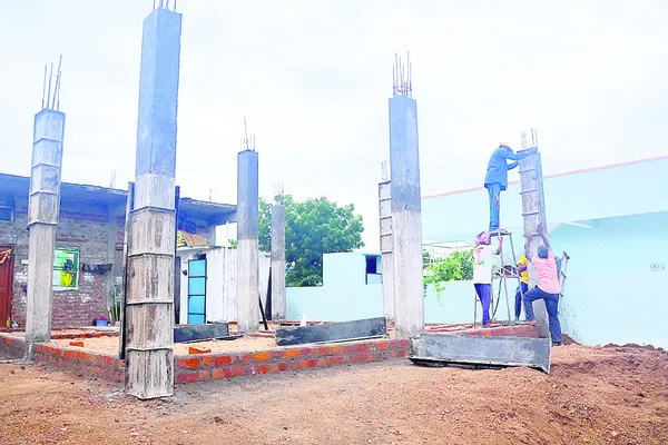 ఇందిరమ్మ లబ్ధిదారులకు ఉపాధి
