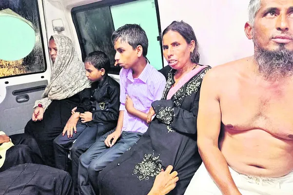 పెళ్లి బృందం వాహనం బోల్తా 