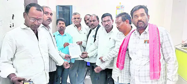 రేషన్‌ డీలర్లకు కమీషన్‌ చెల్లించాలి
