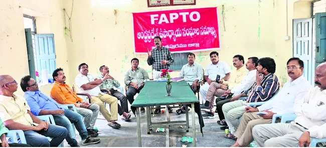 పాలకుల్లో చలనం రావాలంటే ఉద్యమాలే శరణ్యం 