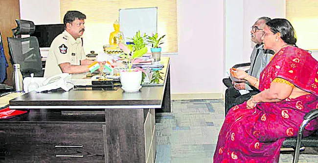 ప్రజల ఫిర్యాదులపై సత్వర చర్యలు